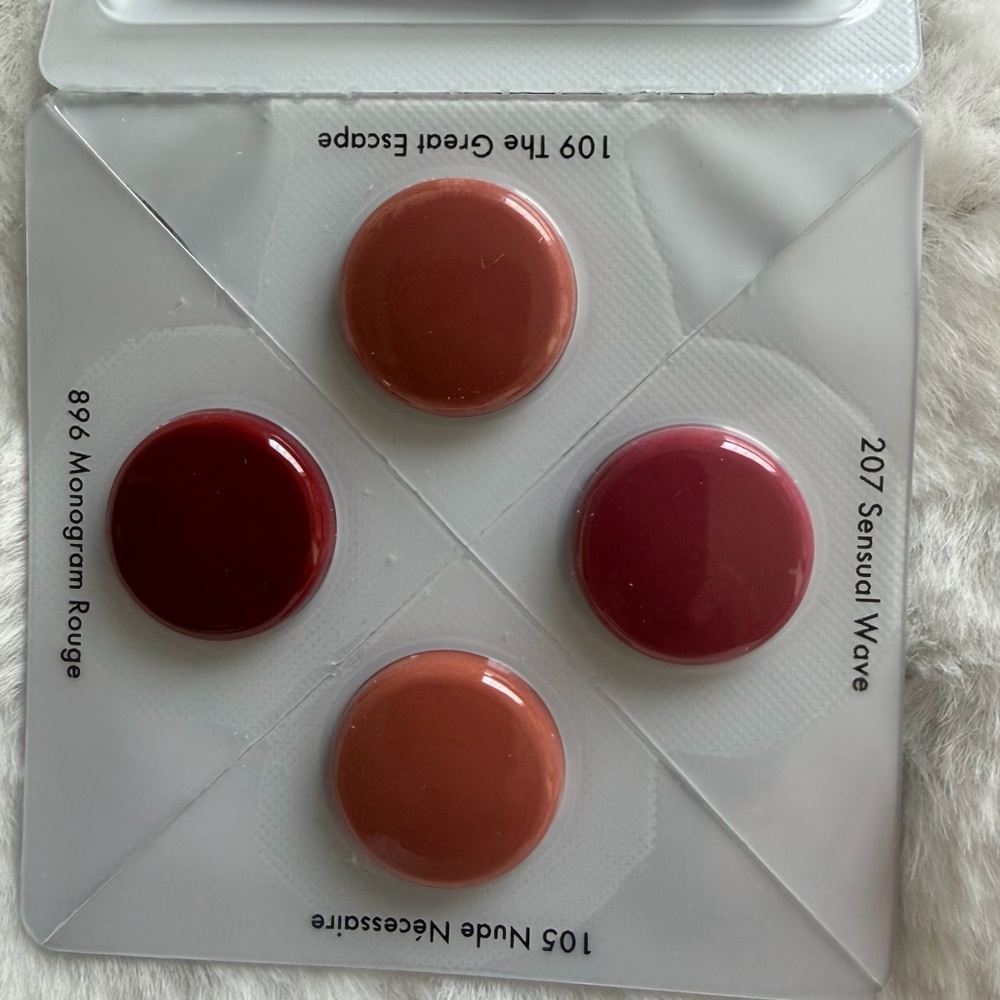 NWT Louis Vuitton LV Rouge
Lipstick Sample Set - Picture 4 of 7